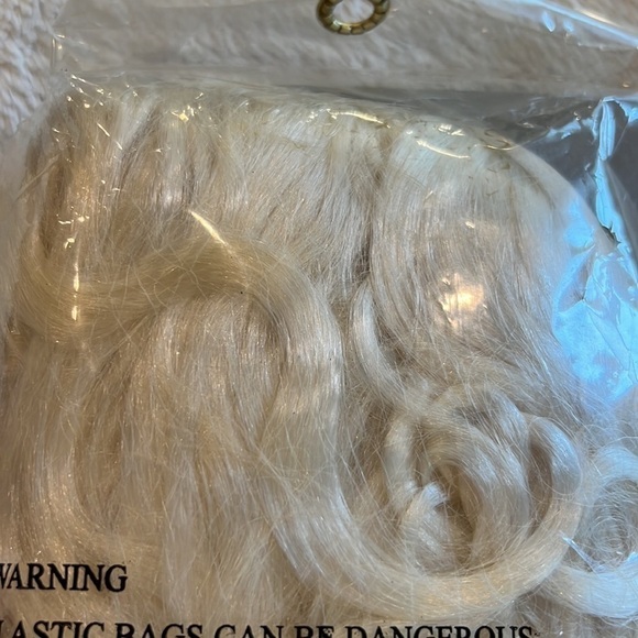 NEW Ladies Halloween supermodel Long Curly Blonde 30” Wig - Picture 5 of 5